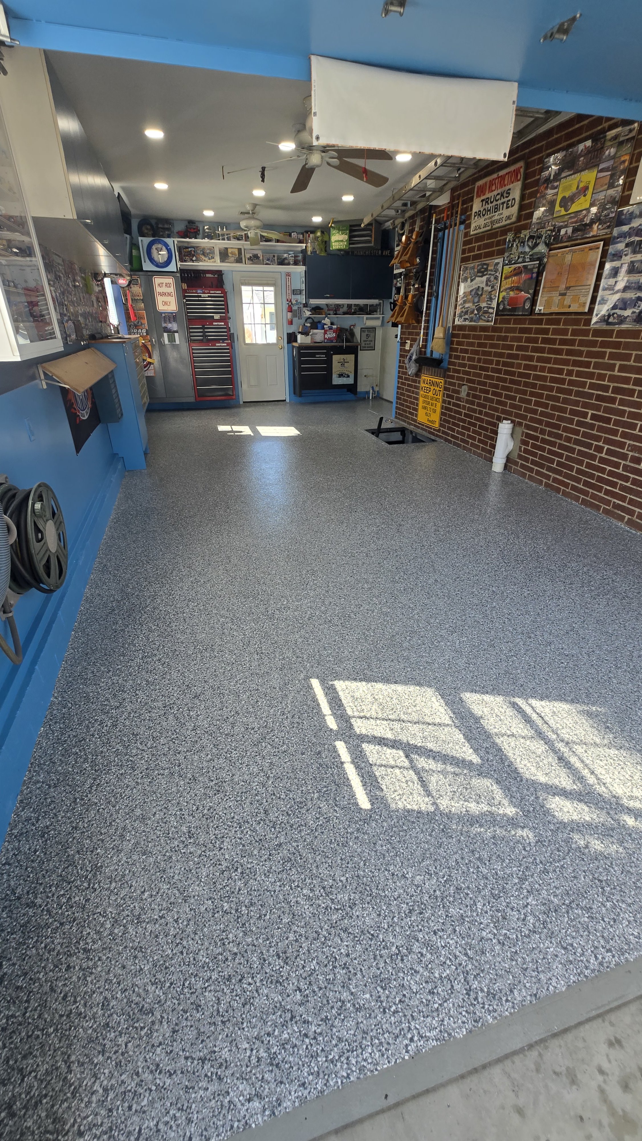 Garage floor after flake coating
