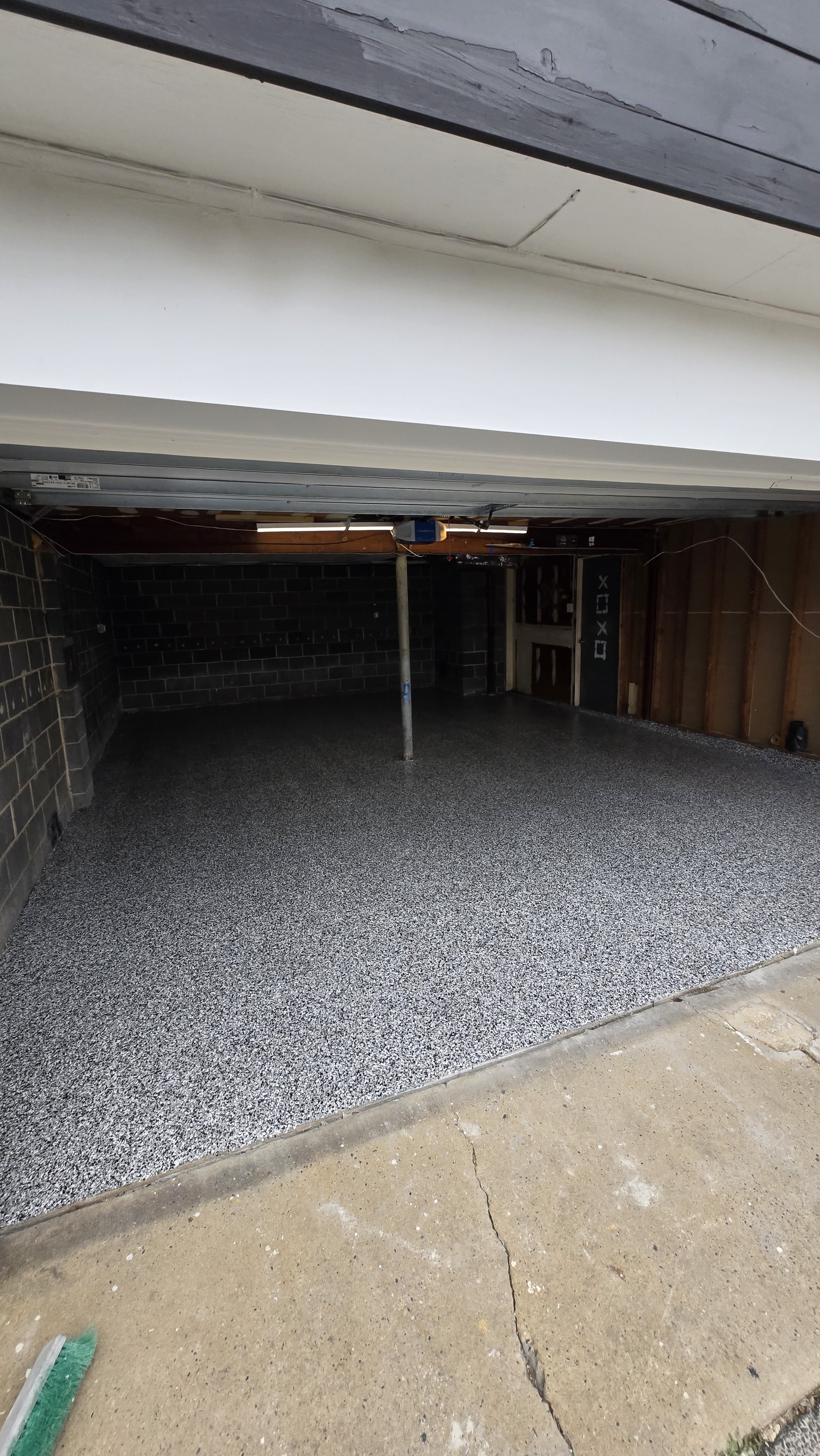 Garage floor after flake coating